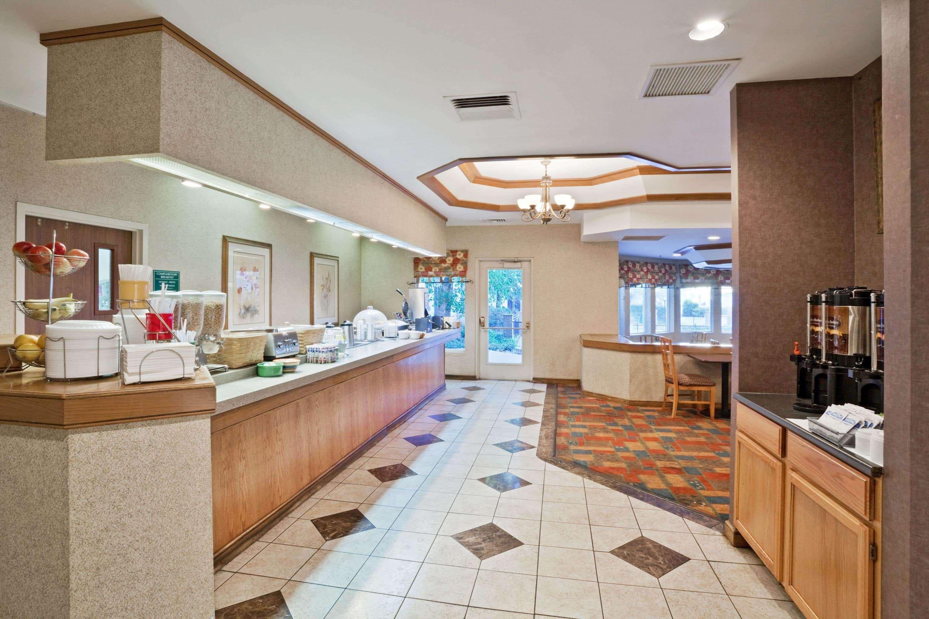 La Quinta By Wyndham Overland Park Exterior photo